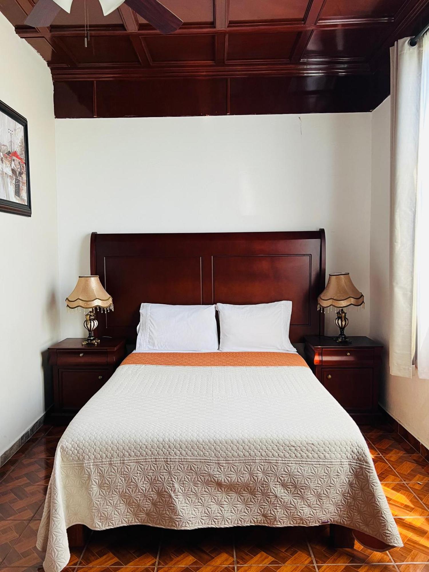 Hosteria Casa Marquez León Kültér fotó